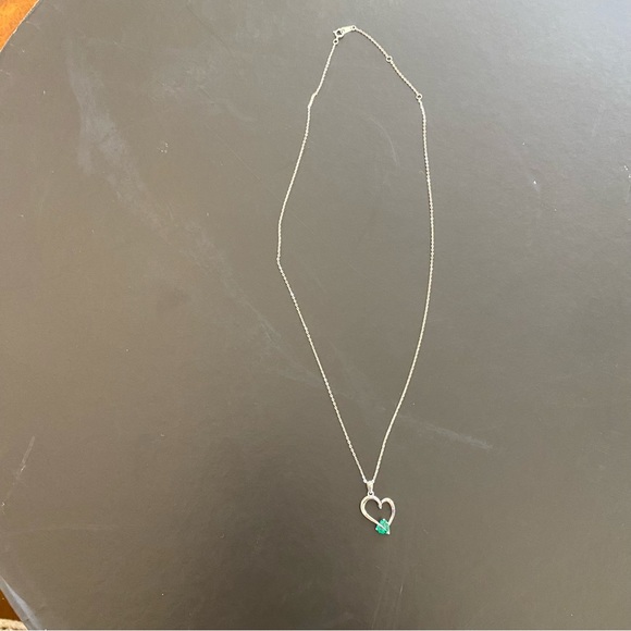 NWOB Silver Heart Necklace - Picture 3 of 10